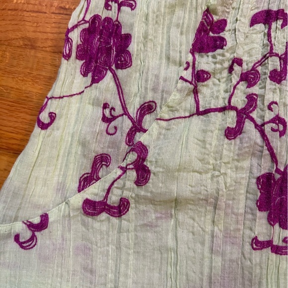 Soft Surroundings Shirt Mint Gauze w/Magenta Embroidery Pleated M (f6 - Picture 9 of 10